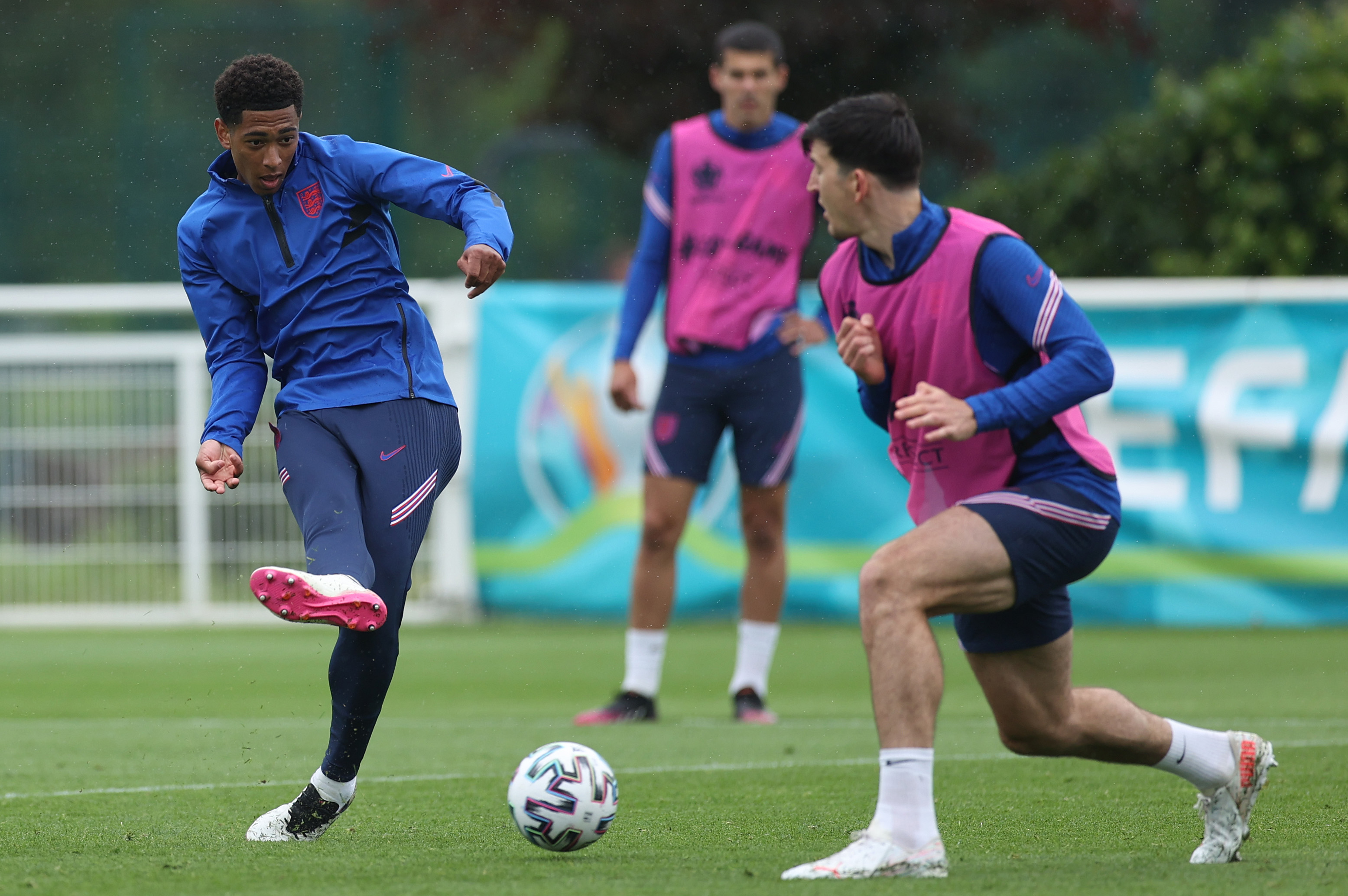 开云官方平台-英格兰队险胜法国队，林高远统治全场